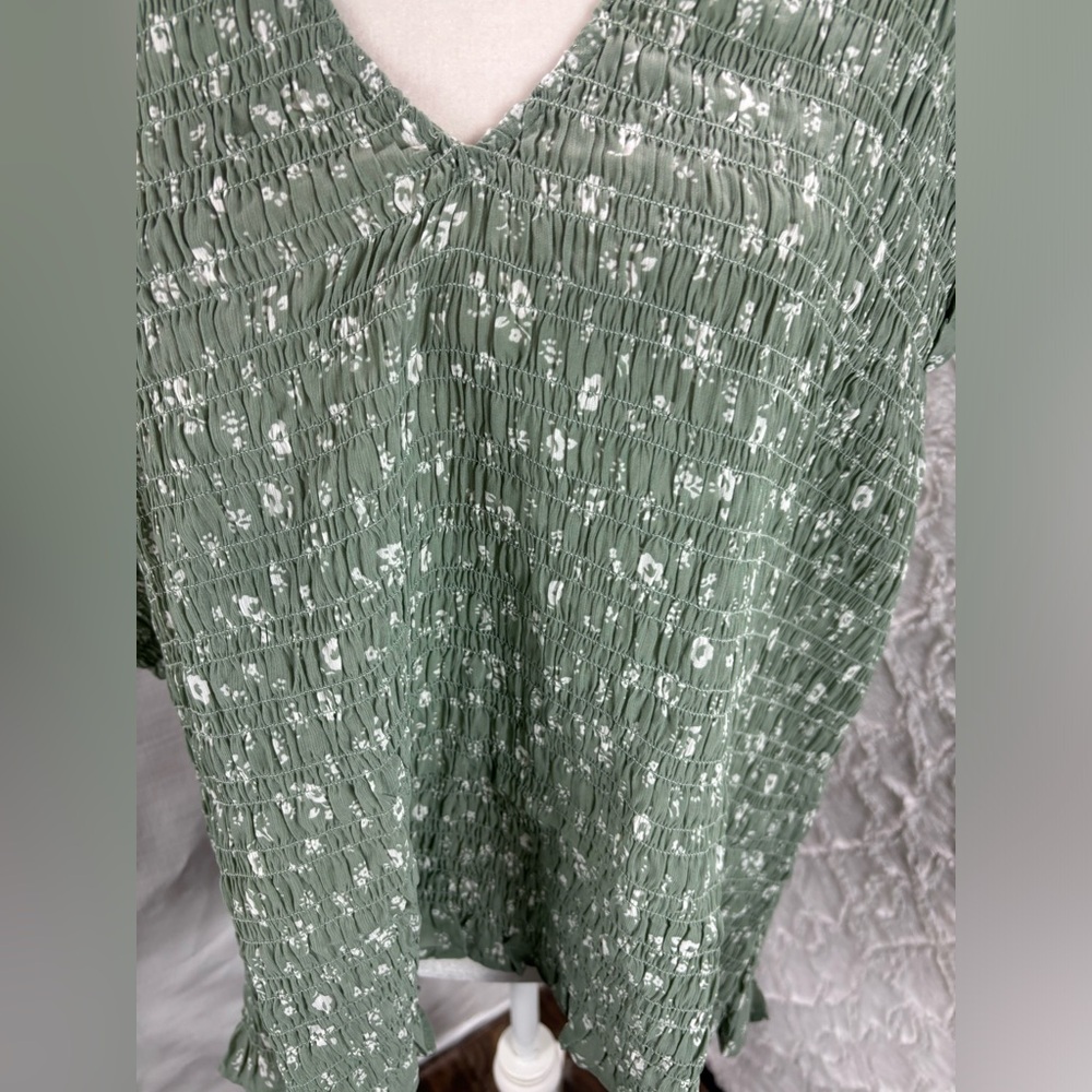NWT Madewell Lucie V-Neck Smocked Top in Cottage Garden, Size 28W, green boho - Picture 6 of 14